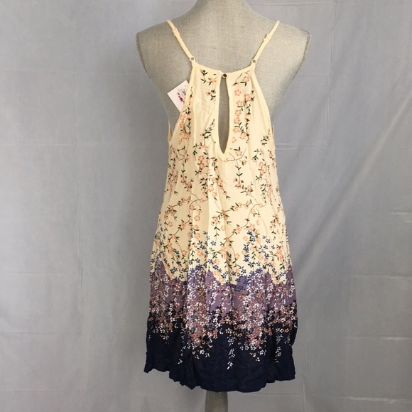 Last 1! Floral mini dress w crocheted detail small - Picture 5 of 6